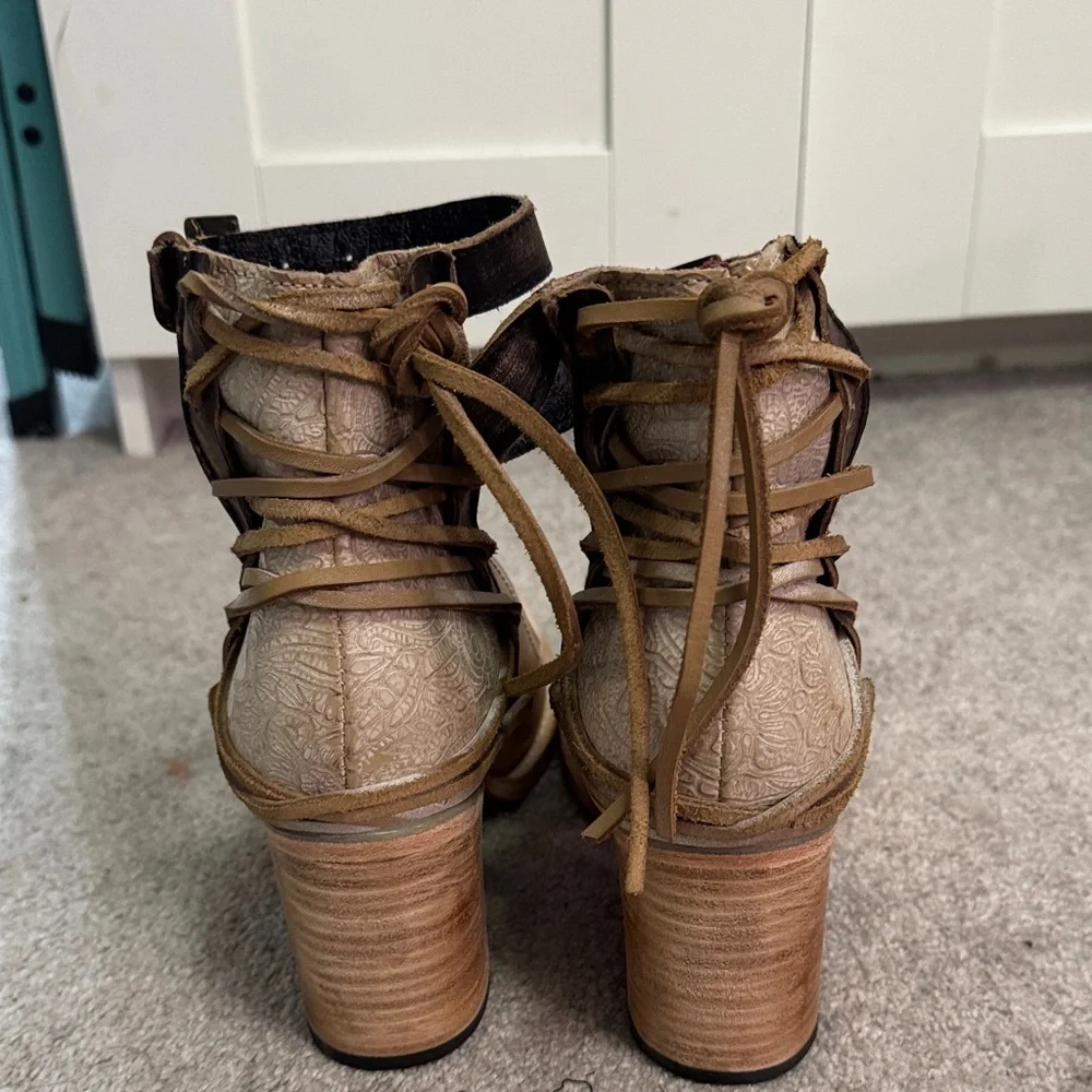 Freebird by Steven Cream Lace Up Boots - Picture 3 of 5